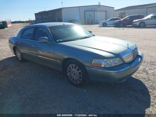  Salvage Lincoln Towncar