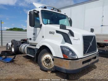  Salvage Volvo Vnl