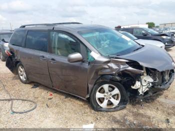  Salvage Toyota Sienna