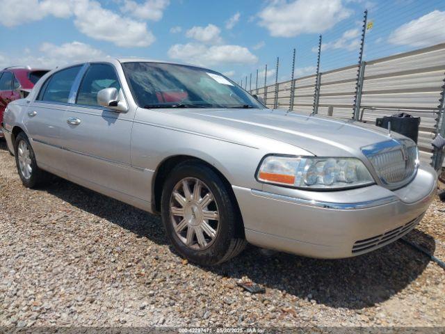  Salvage Lincoln Towncar