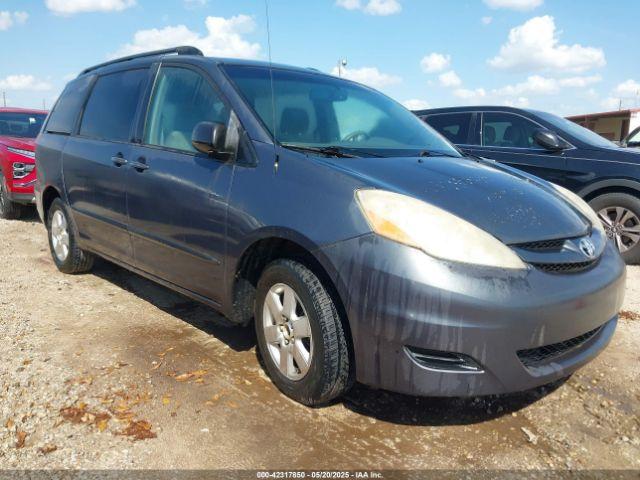  Salvage Toyota Sienna