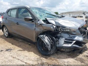  Salvage Nissan Kicks