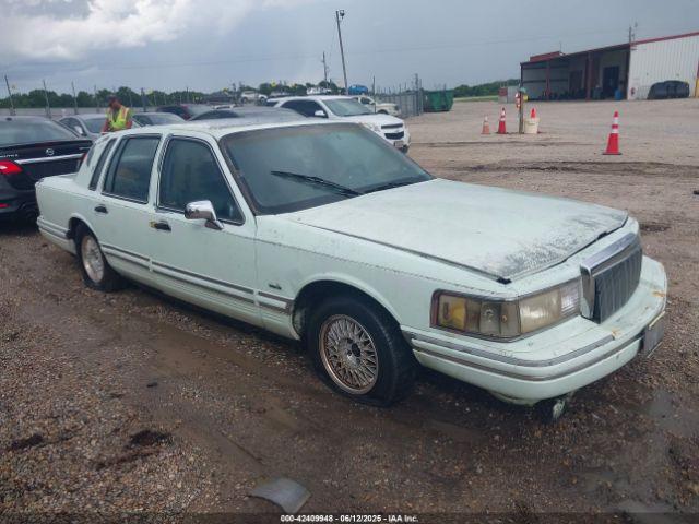  Salvage Lincoln Towncar