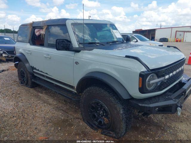  Salvage Ford Bronco