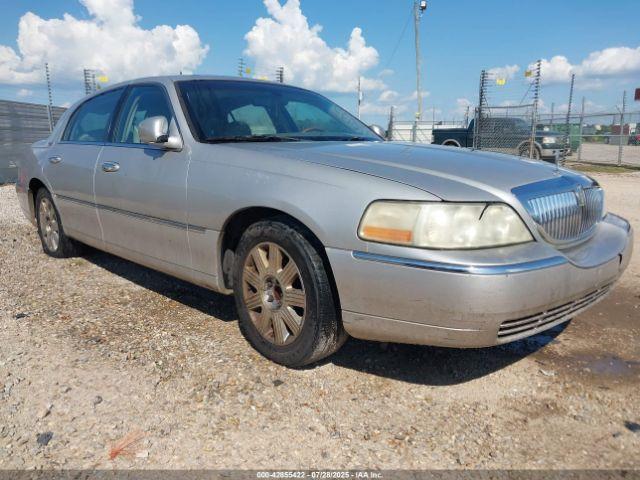  Salvage Lincoln Towncar