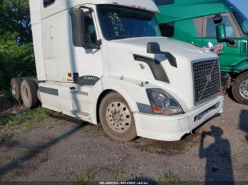  Salvage Volvo Vn