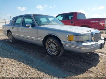  Salvage Lincoln Towncar