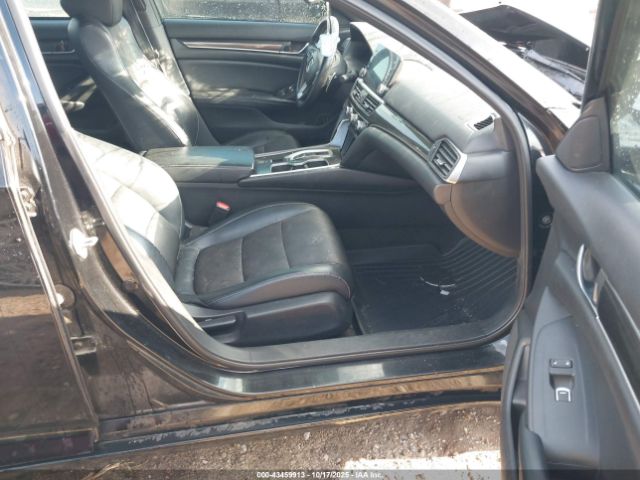 Honda Accord Sport 2.0t Image 11