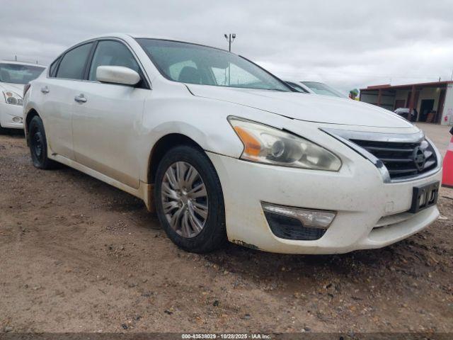  Salvage Nissan Altima
