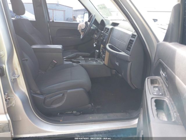 Jeep Liberty Sport Image 2