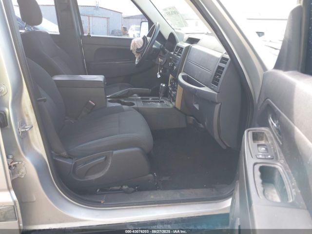 Jeep Liberty Sport Image 2