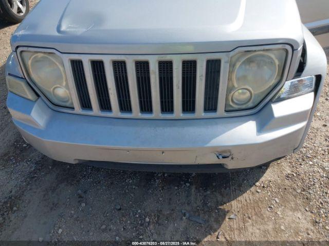 Jeep Liberty Sport Image 9
