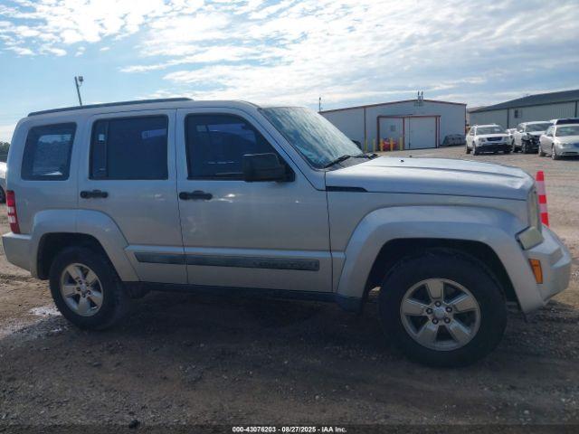 Jeep Liberty Sport Image 11