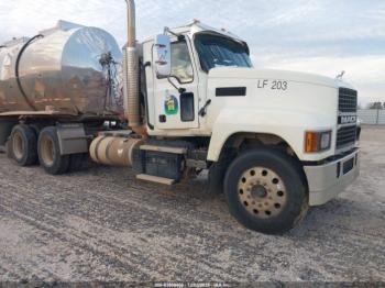  Salvage Mack Pinnacle