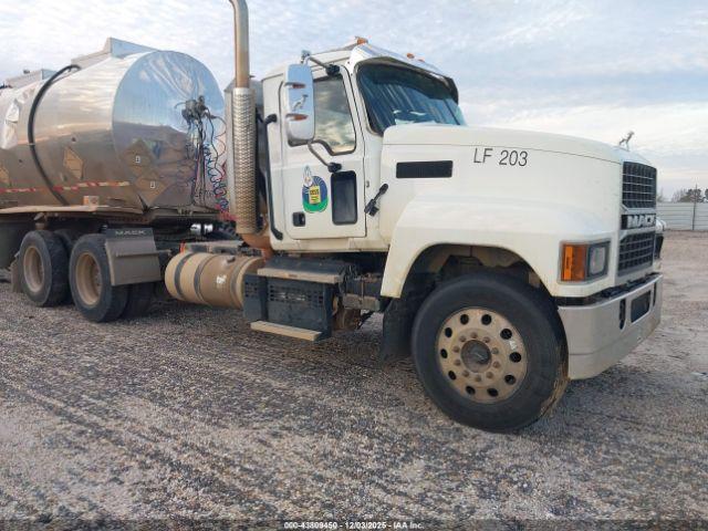  Salvage Mack Pinnacle