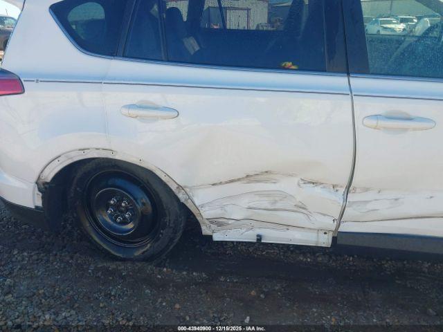 Toyota RAV4 Xle Image 11