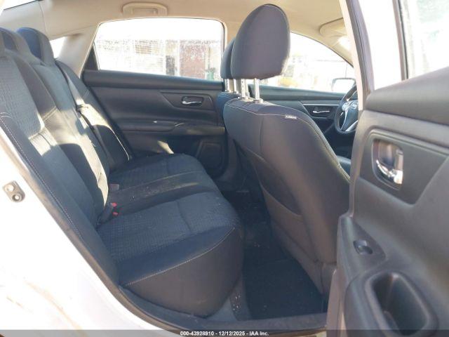 Nissan Altima 2.5 S Image 10