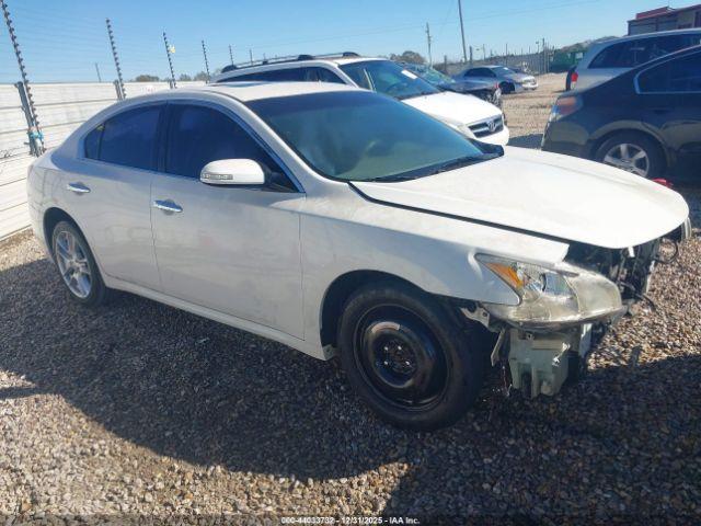  Salvage Nissan Maxima