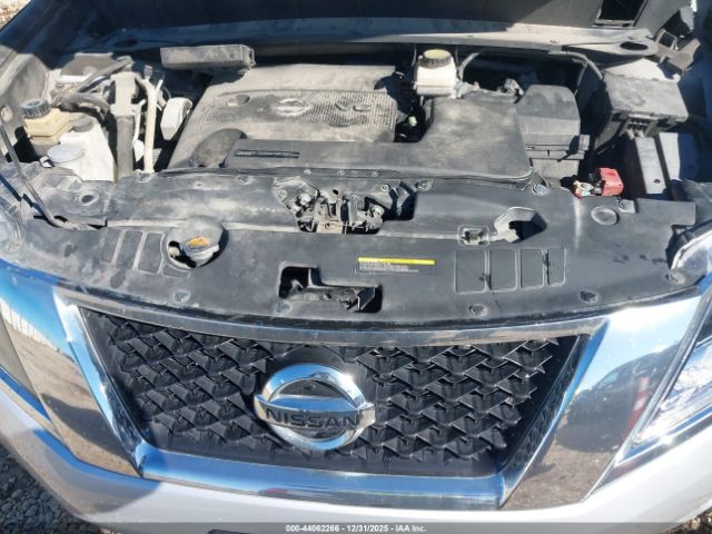 Nissan Pathfinder Platinum Image 6