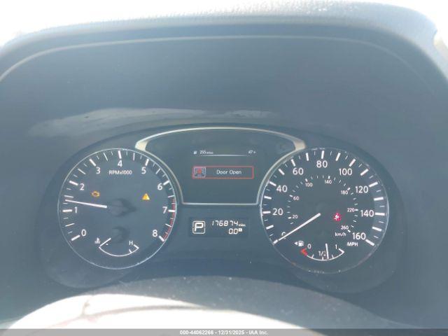 Nissan Pathfinder Platinum Image 9