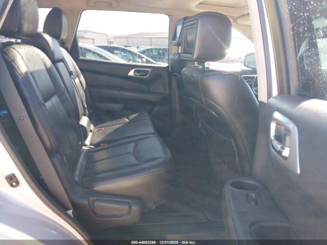 Nissan Pathfinder Platinum Image 5