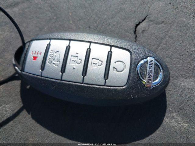 Nissan Pathfinder Platinum Image 2