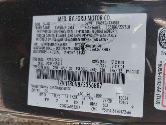 Ford Mustang Image 4