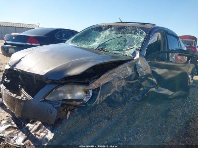 Toyota Avalon Limited Image 2