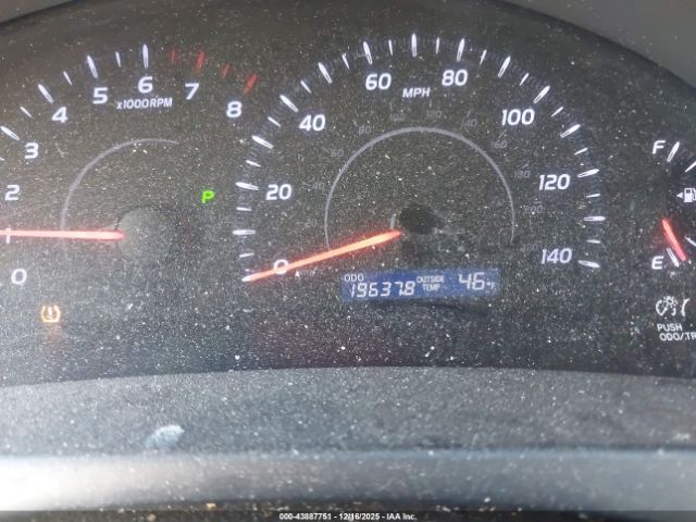 Toyota Camry Le Image 8